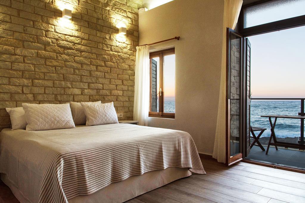 Ocean Waves Hotel Chania  Exterior photo