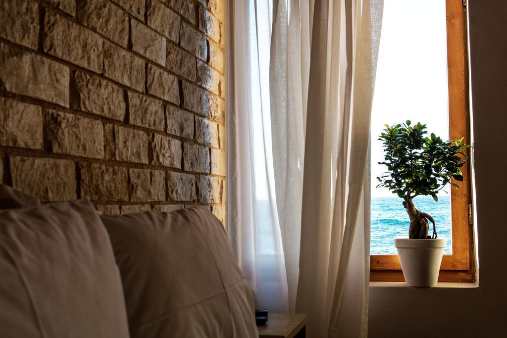 Ocean Waves Hotel Chania  Exterior photo