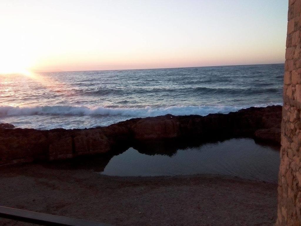 Ocean Waves Hotel Chania  Exterior photo