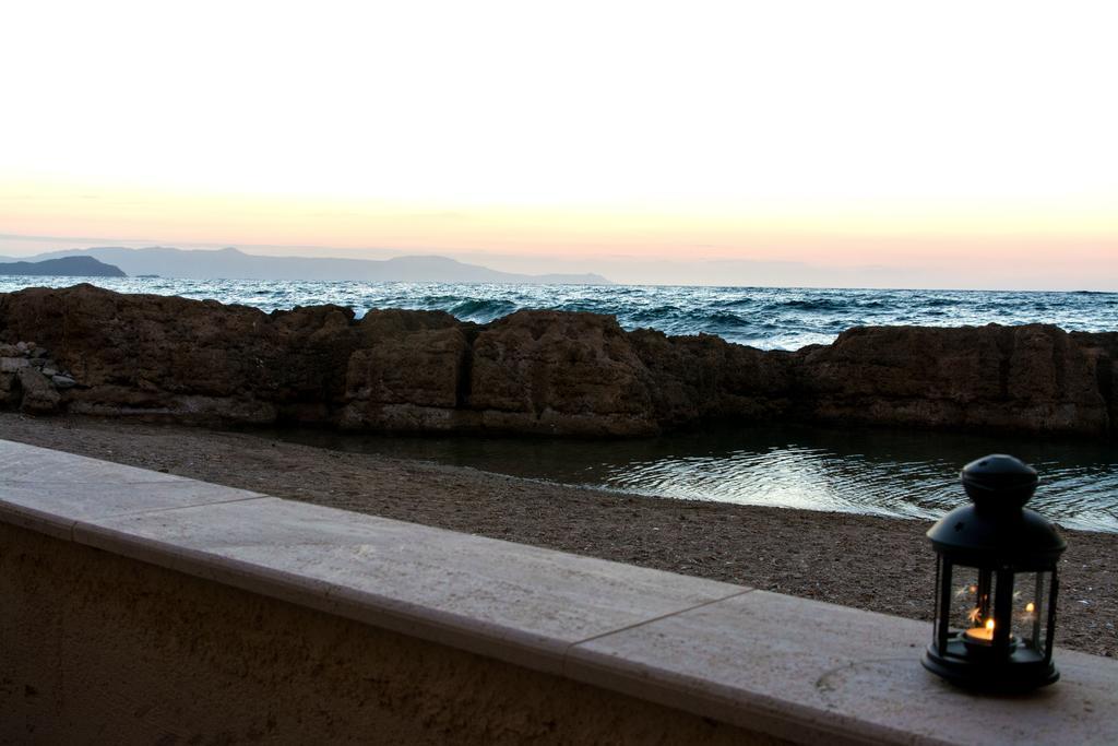 Ocean Waves Hotel Chania  Exterior photo