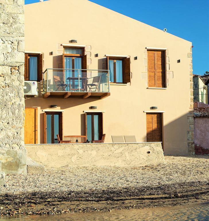 Ocean Waves Hotel Chania  Exterior photo
